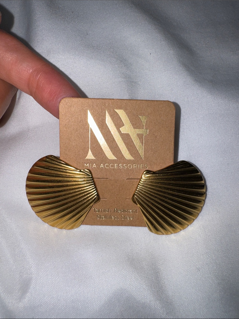18K Gold Plated Chunky Gold Seashell Statement Earrings - Picture 3 of 3